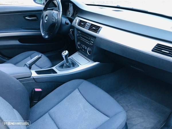 BMW 320 d Touring Exclusive - 27