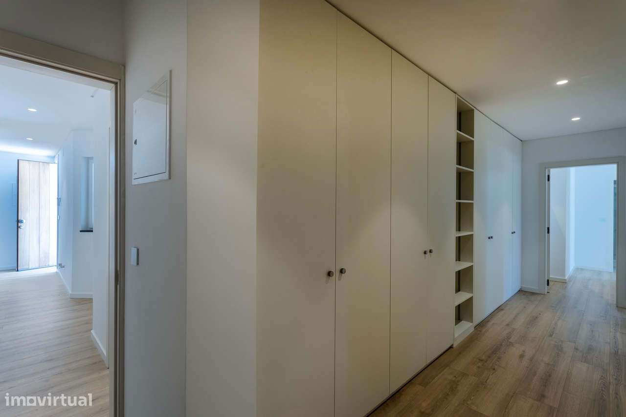 Moradia T6 com Piscina, Vista Mar e Terreno de 3.920 m² | Azoia, Sintr-38