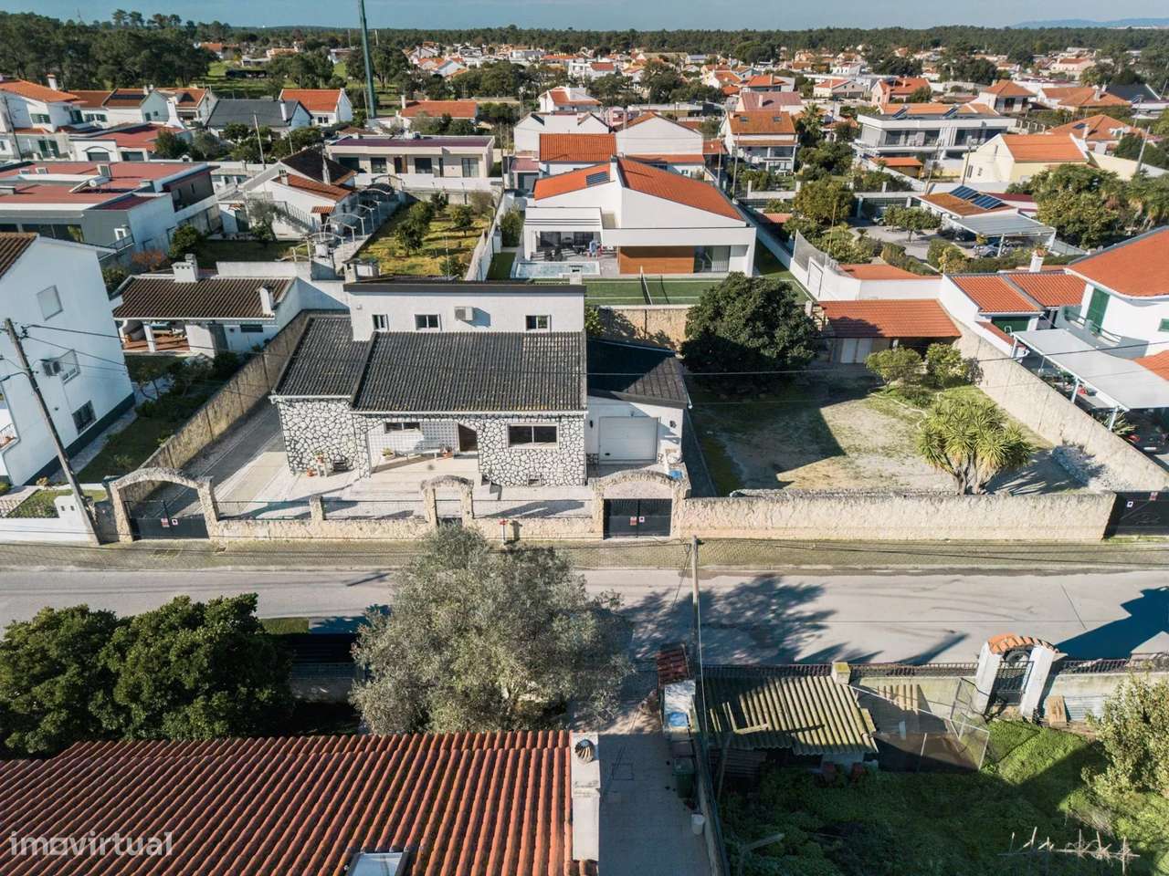 Oportunidade rara numa das localizações mais valorizadas de Fernão Fer-0