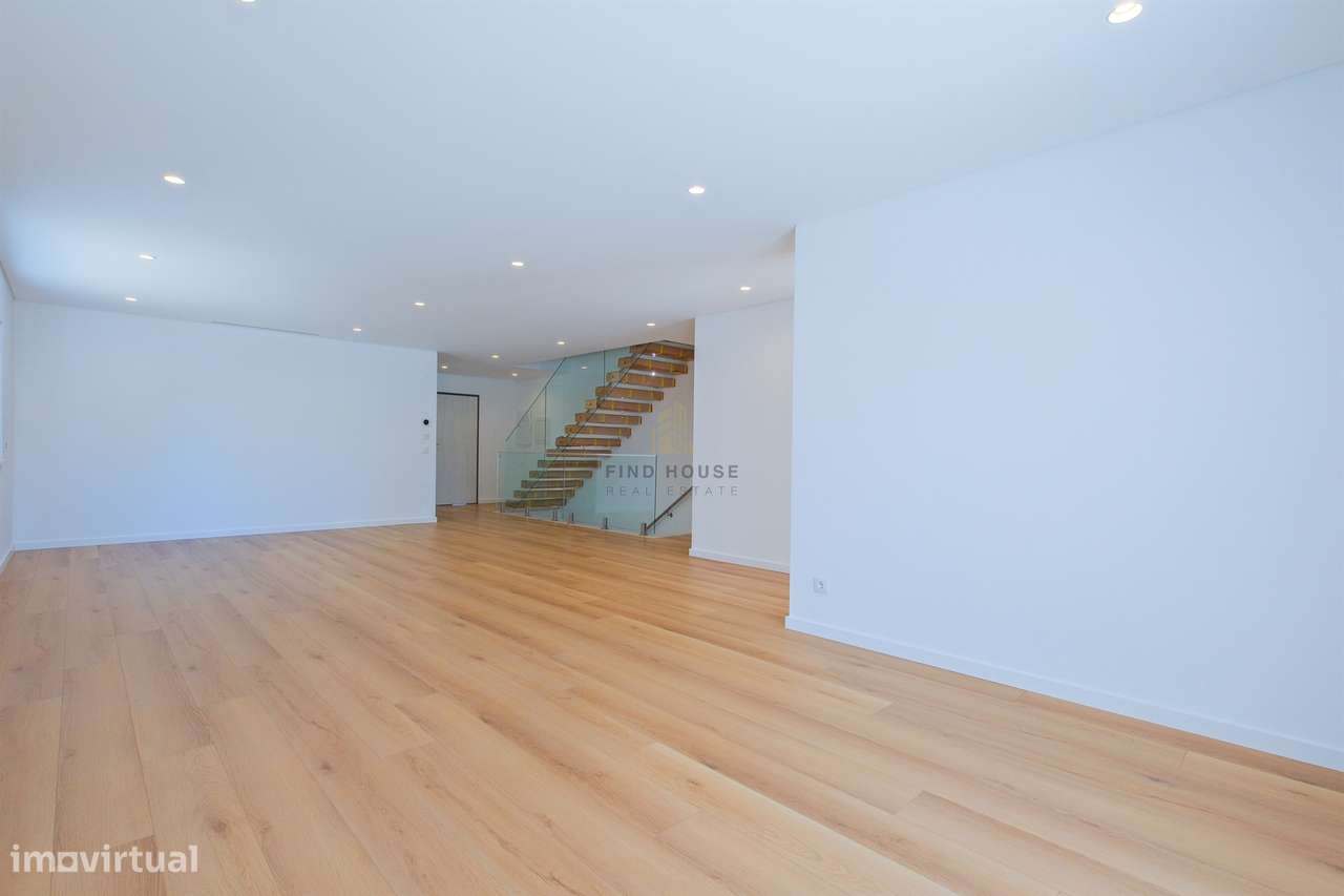 Moradia T4 de luxo em Condomínio Privado com Piscina e Jardim em São P-6