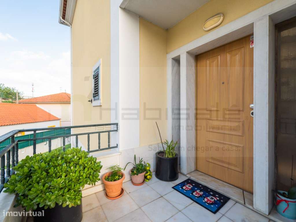 Moradia T5 com Jardim, Garagem ampla e Espaço para Piscina-38