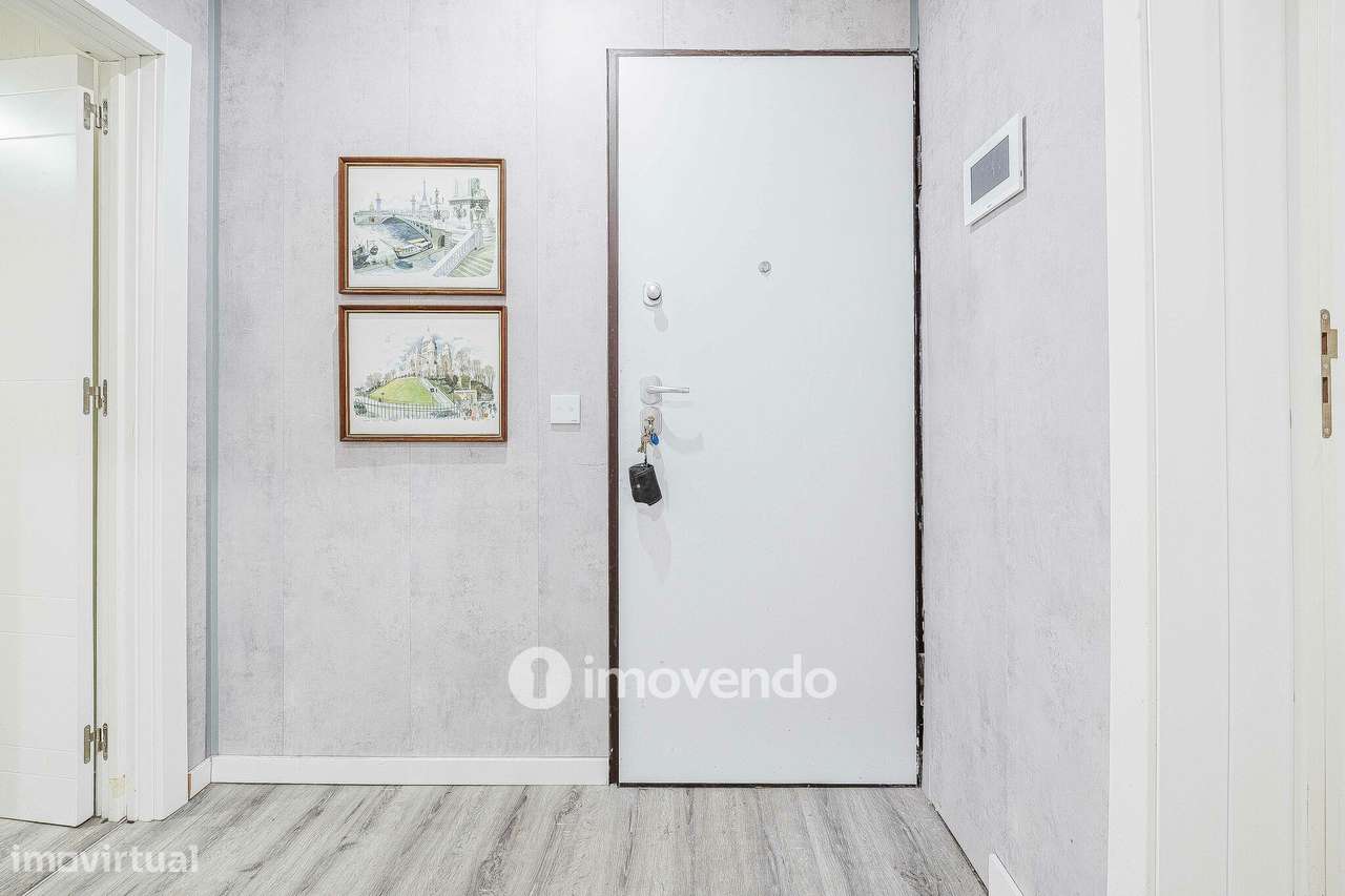 Apartamento T2, com logradouro grande, em Odivelas-36