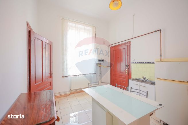 Apartament cu 4 camere de vânzare în zona Ultracentral-7