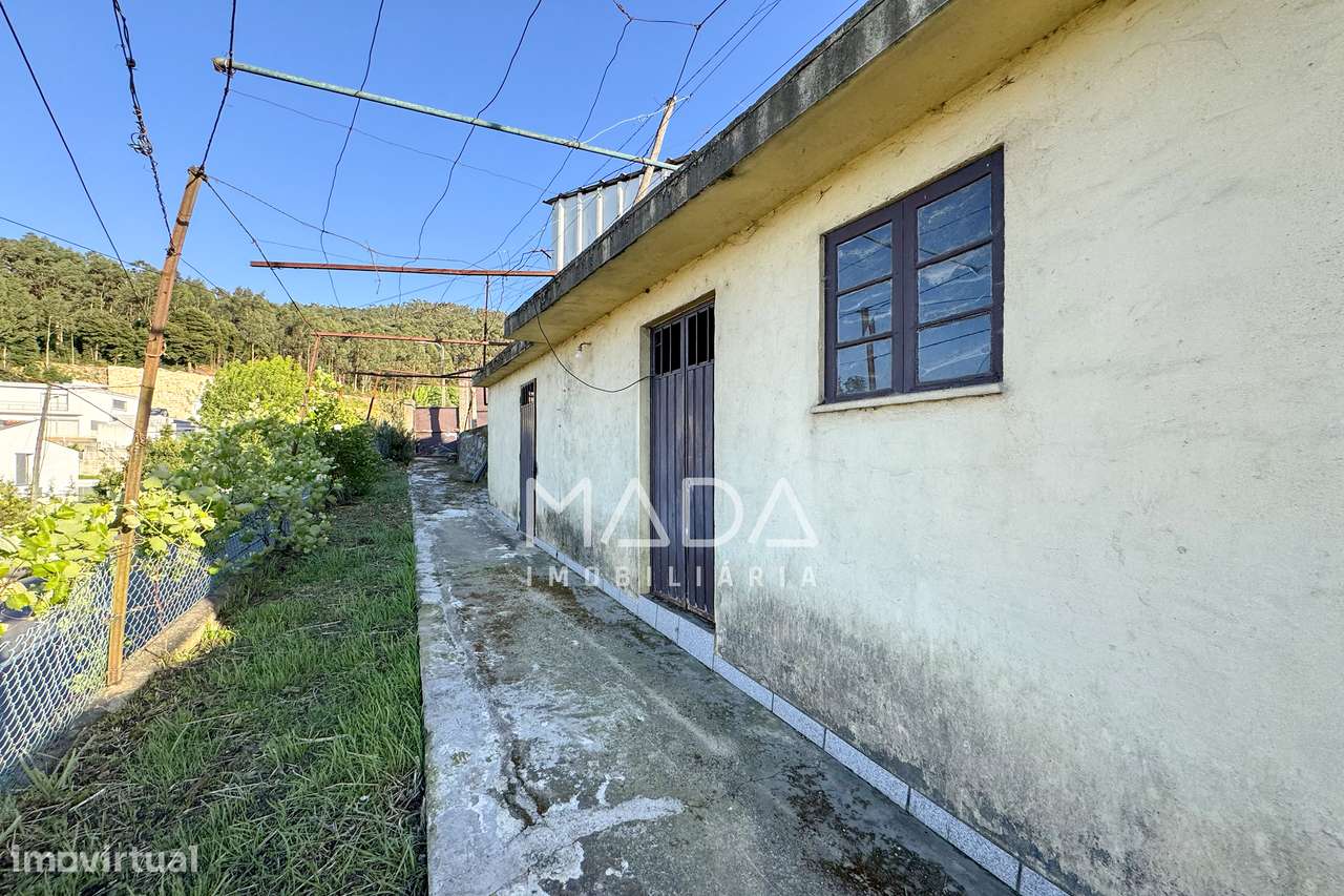Moradia T2 individual c/480m2 de terreno e anexos em Escudeiros, Braga-32