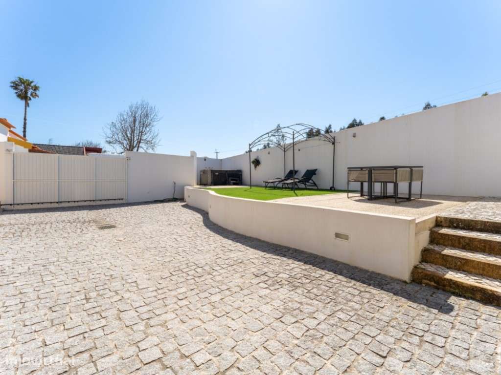 Moradia T3 com Terraço e Churrasqueira no Nadadouro-17