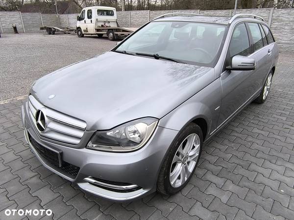 Mercedes-Benz Klasa C 180 T BlueEFFICIENCY 7G-TRONIC Avantgarde - 2