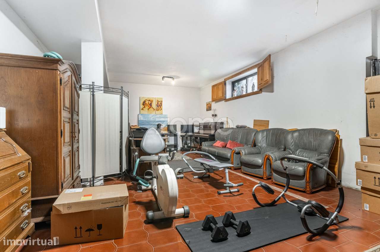 Moradia T4 com Suíte em Nogueira-23