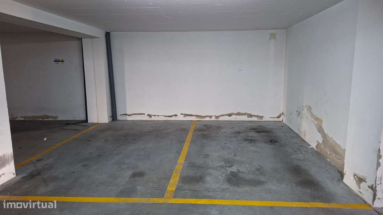 Apartamento T3 com 155m2, arrecadação e lugar  estacionamento Montijo.-16