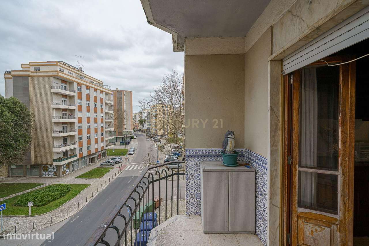 Apartamento T4 Transformado em T3 situado no bairro do Montalvão -Setú - Grande imagem: 4/27