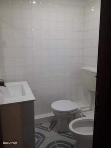 T3 Remodelado com 2 Casas de Banho à Venda no Miratejo – Pronto a Entr-2