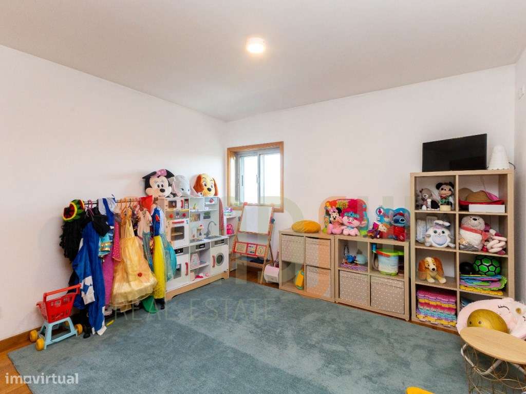 PENTHOUSE PARA VENDA T4, com 2 Suites com Vistas de Mar/Rio, Lugar ...-32