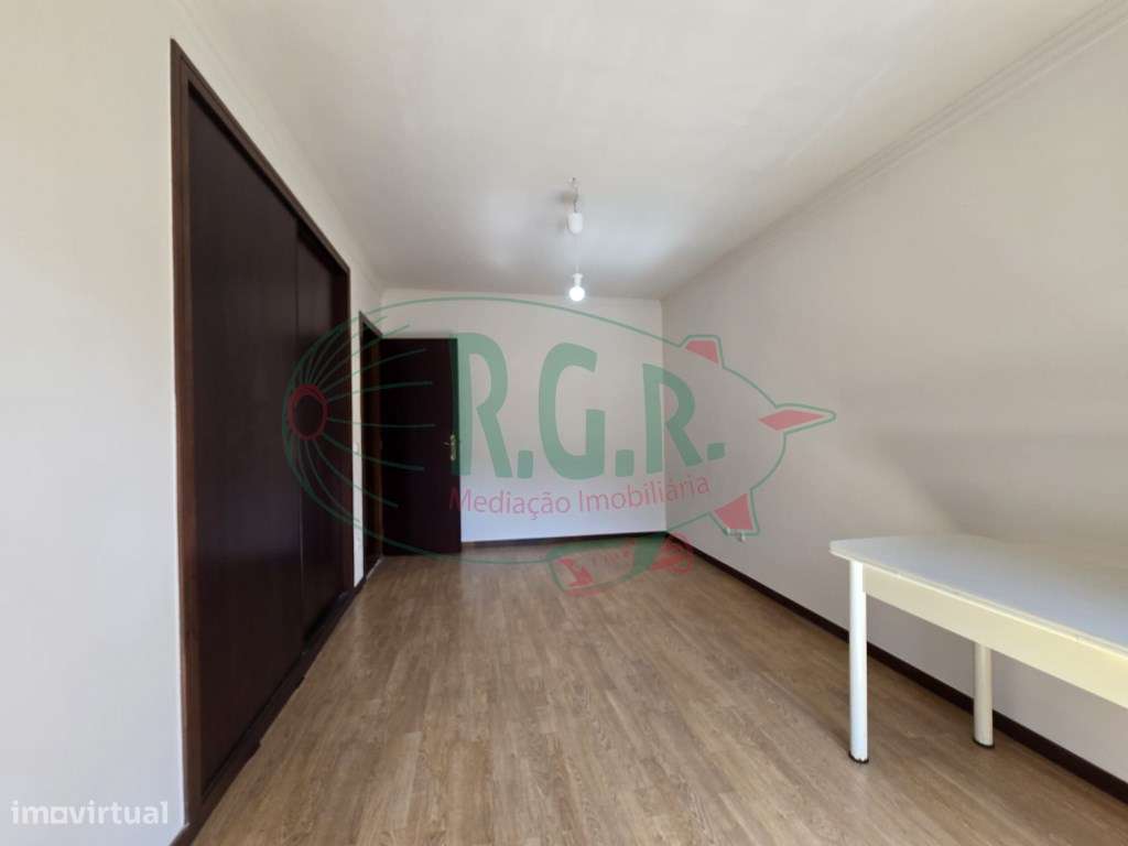 T2 C/ Lg Garagem e Arrúmos - Próximo Metyis-16