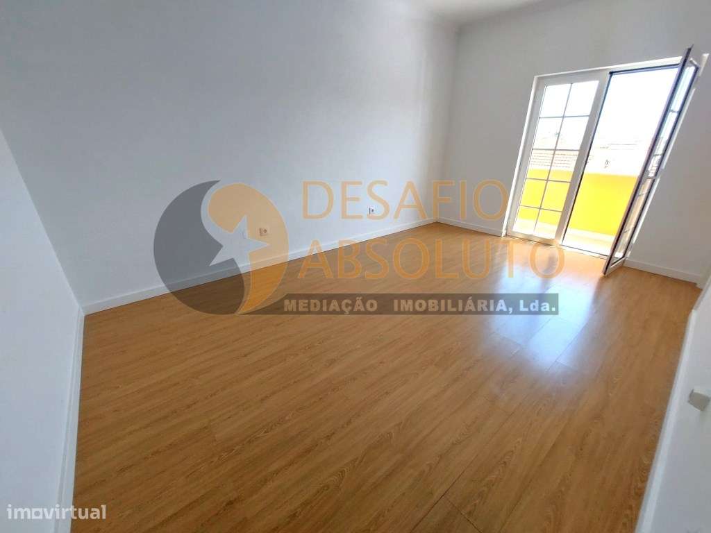 Moradia em Banda T4 c/ Piscina e Garagem. Quinta da Serralheira - S...-15