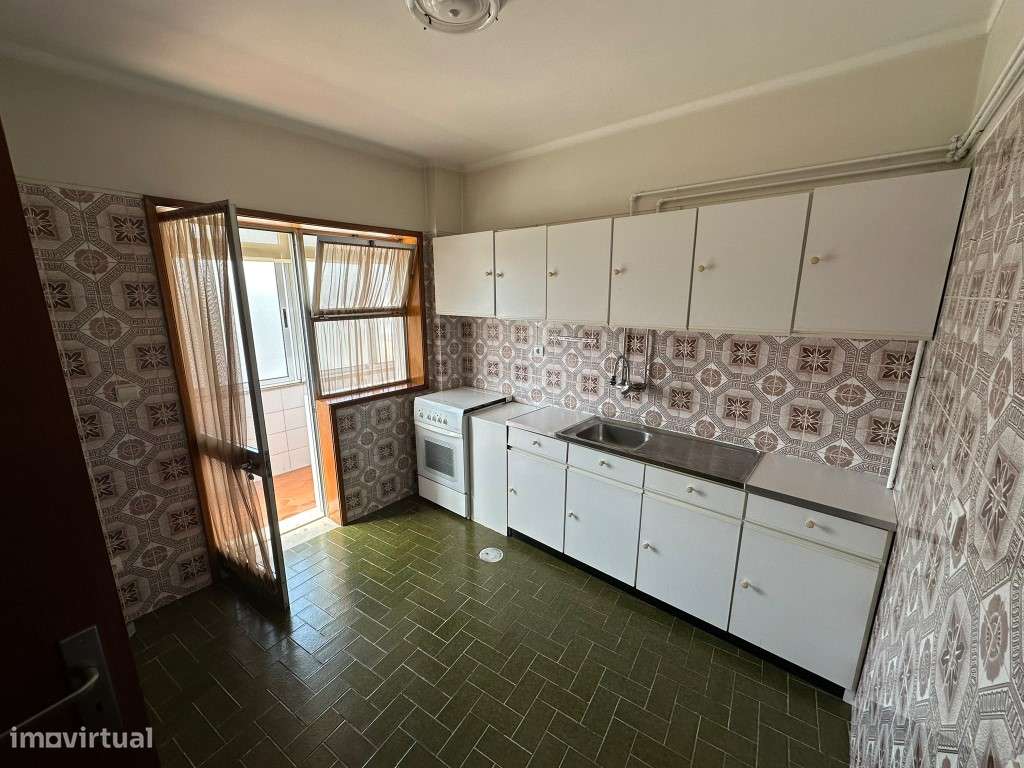Apartamento T2+1 no centro da Maia-5