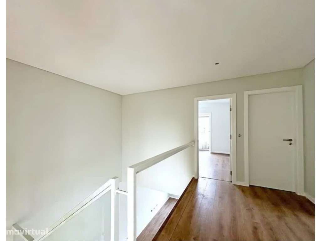 MORADIA T4 EM FERNÃO FERRO - NOVA (COM PISCINA)-7