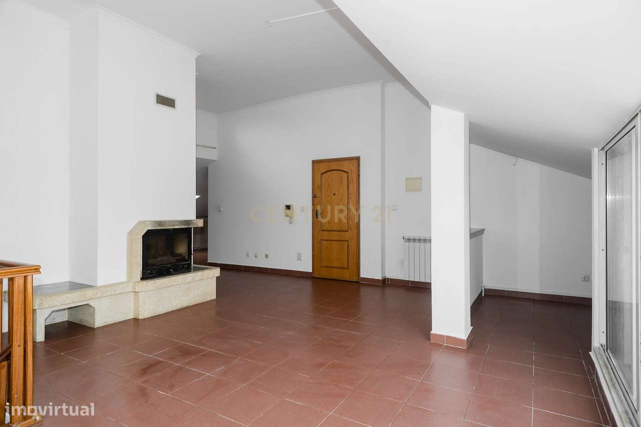 Duplex T3+3 com Vista Mar e Garagem Box – junto à praia e à A5-23