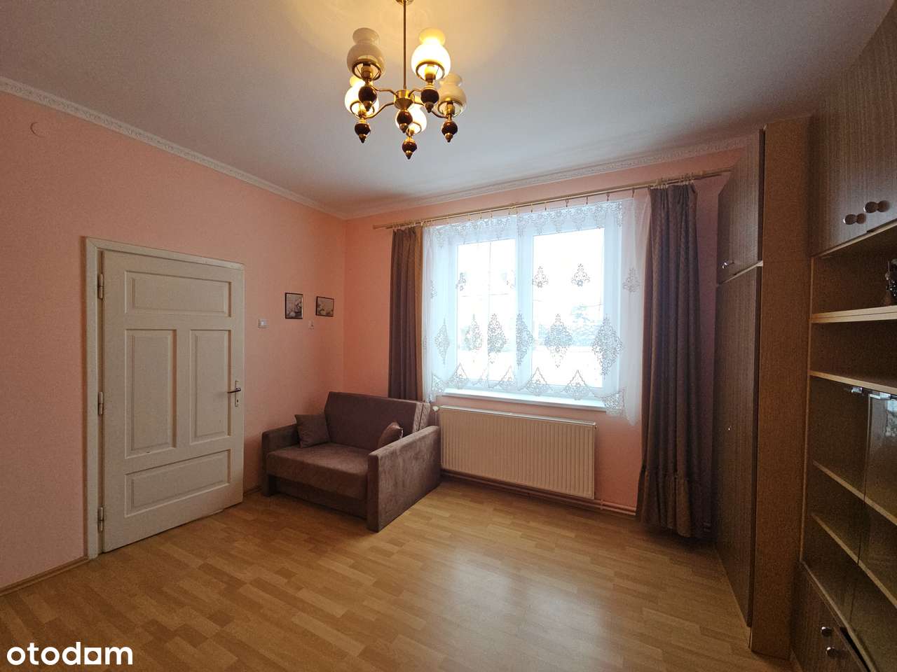 Budynek mieszkalny wraz zabudowaniami gospodarczymi-9