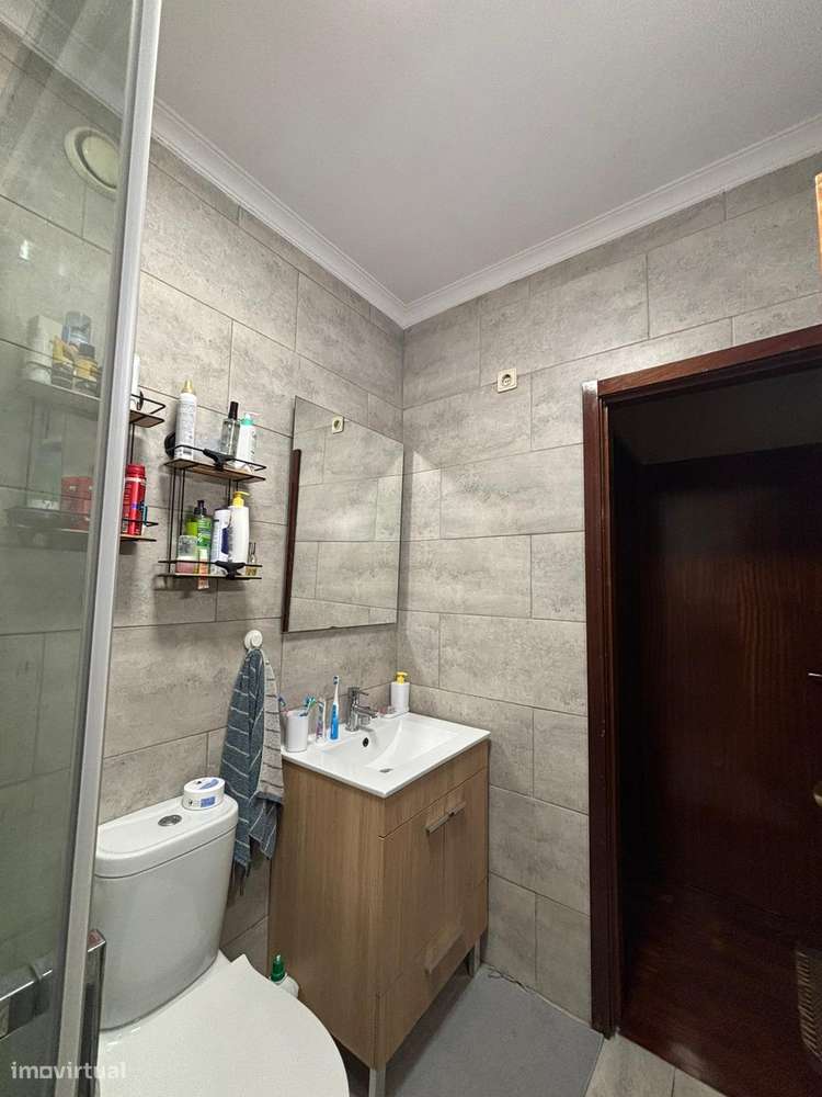 Apartamento T2 | Lugar Garagem | Elevador | São Cosme | Exclusivo-11
