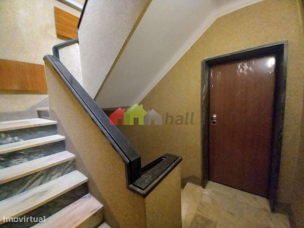 Apartamento T2 Renovado na Camarinha em Setúbal-13