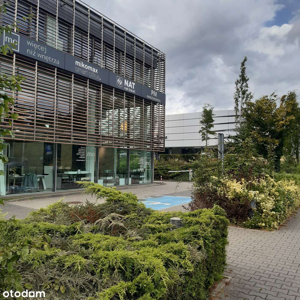 Salon ekspozycyjny w Sopocie obok salonu Porsche - Pełny obrazek: 1/5