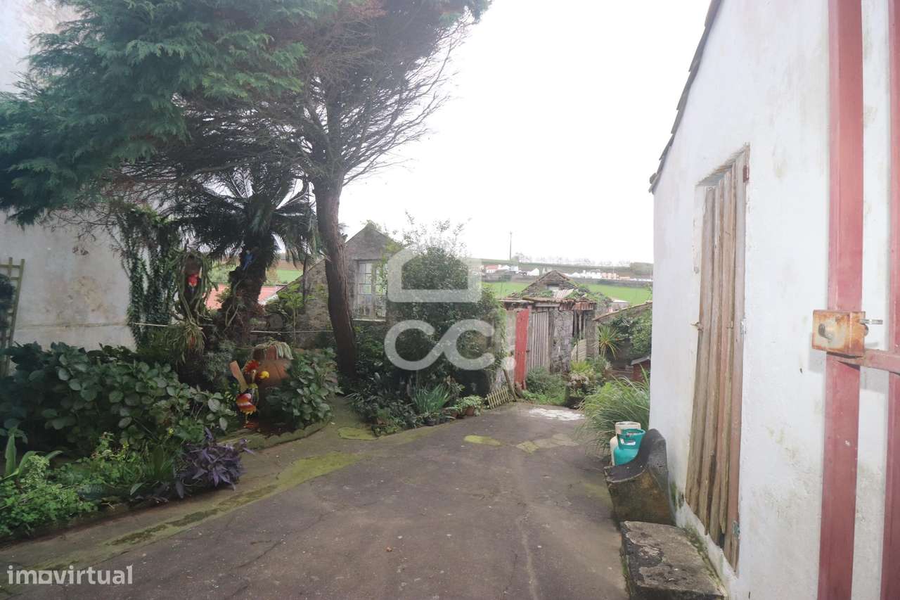 Moradia com 4+2 Quartos - Fenais da Ajuda - Ribeira Grande-23