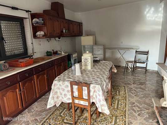 Moradia sita em Rio de Couro e Casal dos Bernardos-5