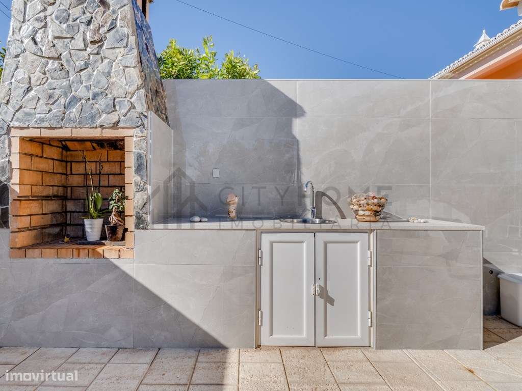 Moradia T3 com piscina e garagem em Lagoa-17