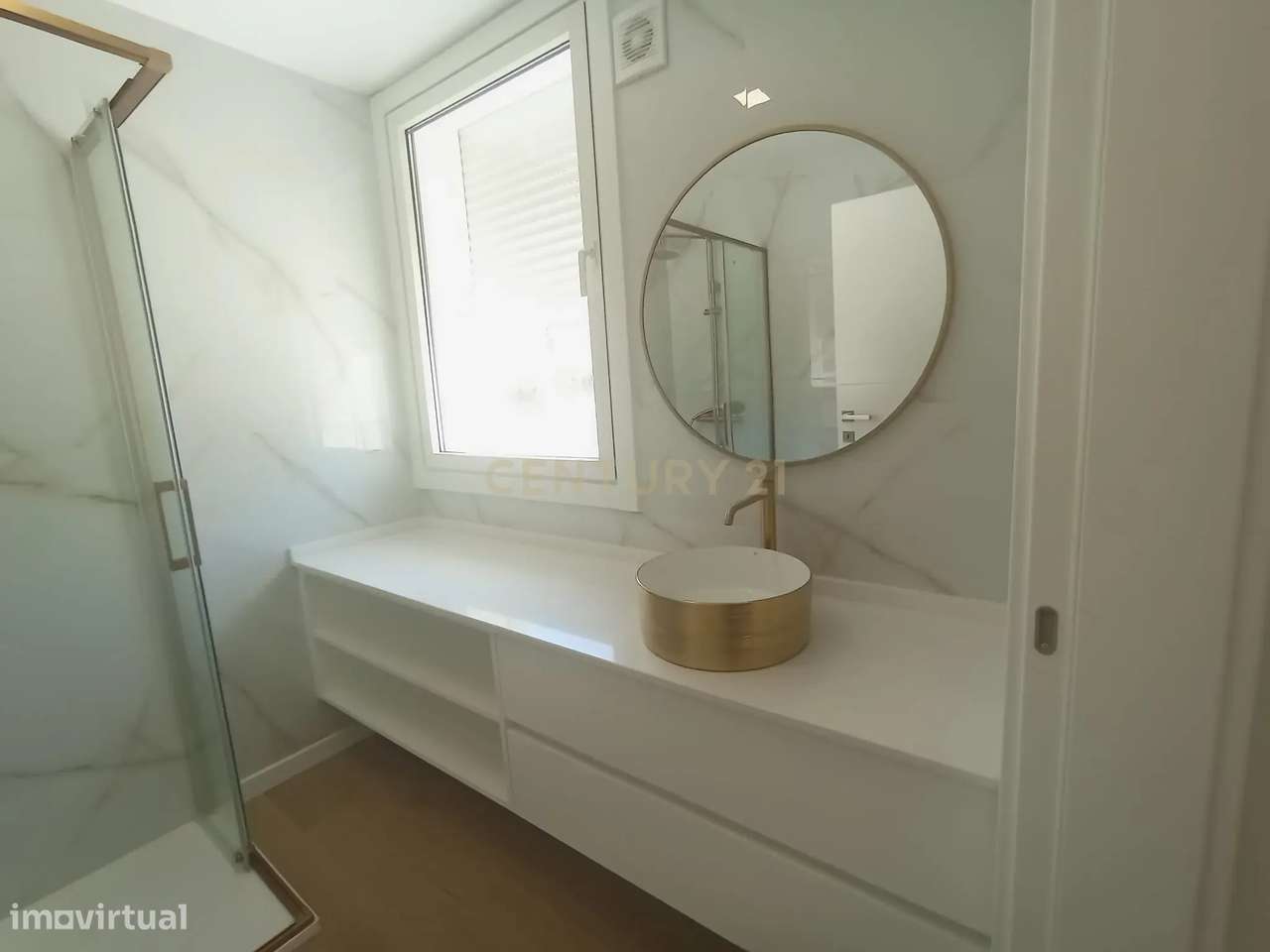 Moradia geminada no centro da Costa da Caparica-14