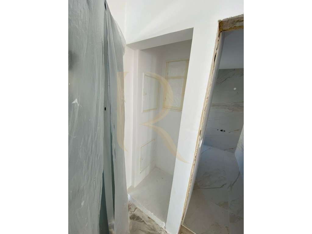 Moradia isolada T4 por terminar na Charneca da Caparica-22