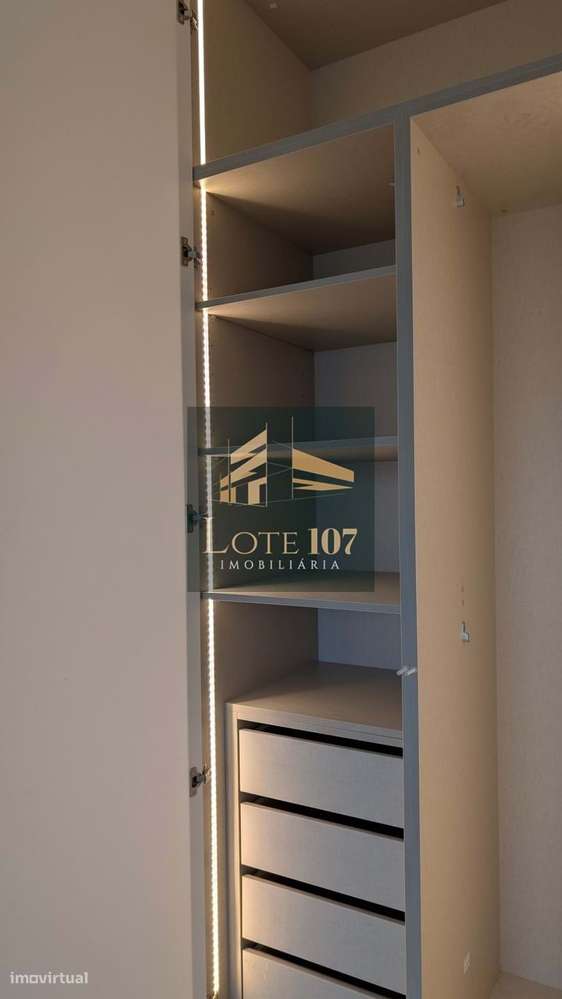 Apartamento T2 Novo em Val Flores-17