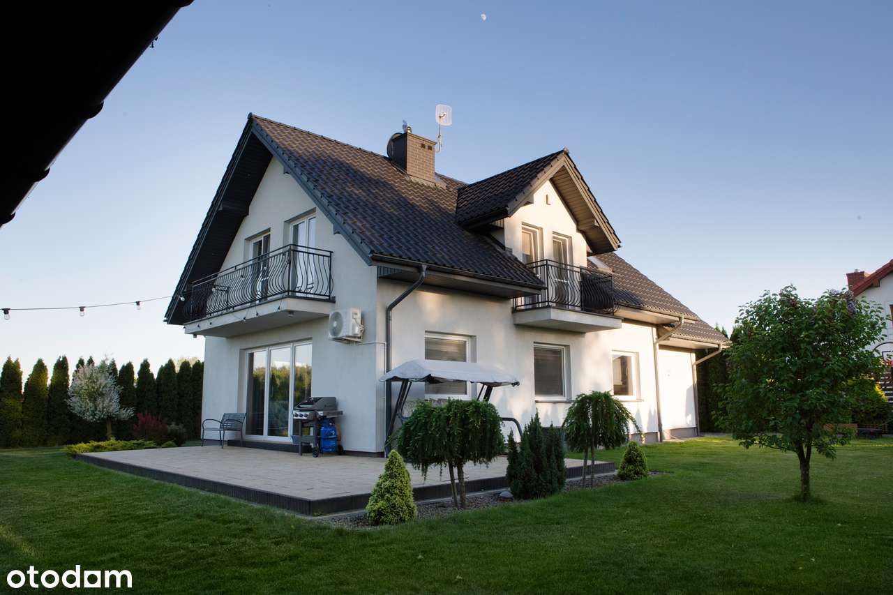 Dom z garażem, w otoczeniu zieleni, z altaną pod Lublinem