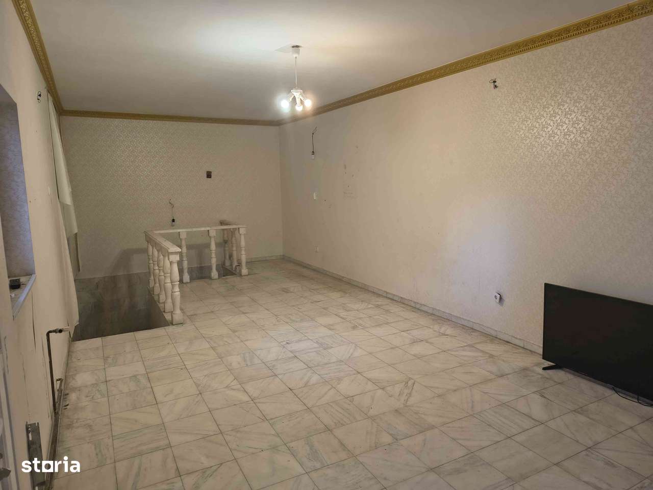 Vanzare direct de la proprietar - casa curte sector 1 - Imagine principală: 5/6