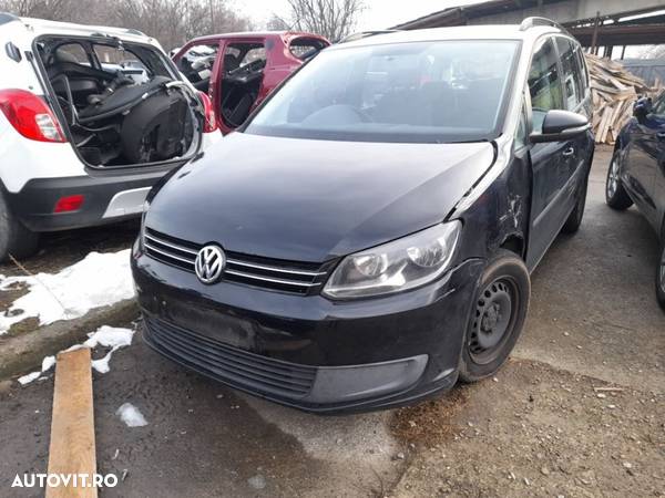 Dezmembrez volkswagen touran 2012 - 1