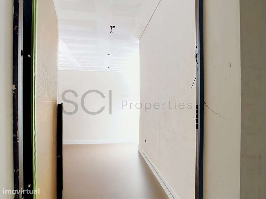 Extraordinário Apartamento T3+1 com amplas áreas em Coina-32