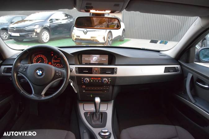 BMW Seria 3 320d DPF Touring Aut. - 7