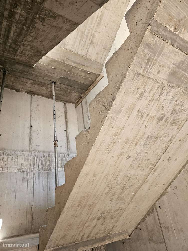 Apartamento T2 novo com piscina e garagem-15