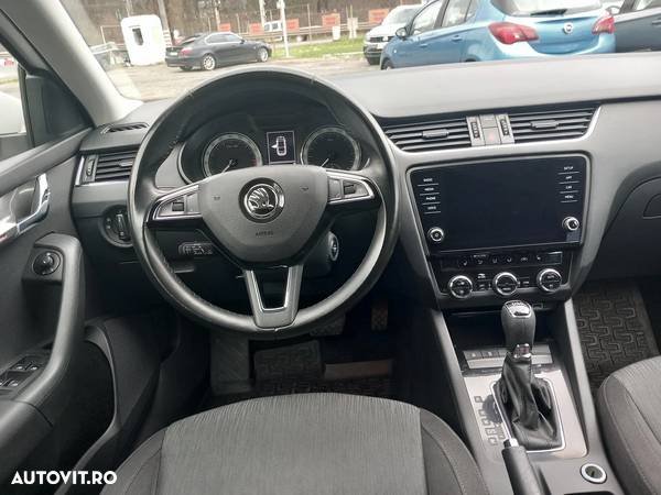 Skoda Octavia 2.0 TDI DSG Style - 5