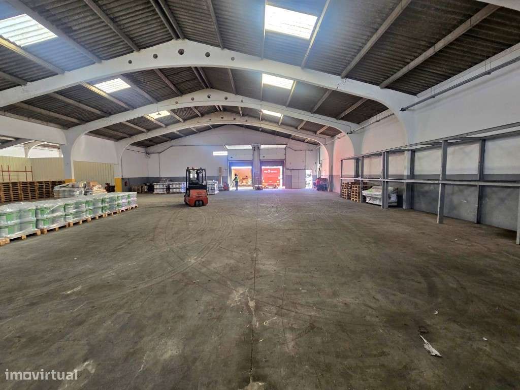 Armazém com enorme terreno na Póvoa de Varzim - Grande imagem: 4/43
