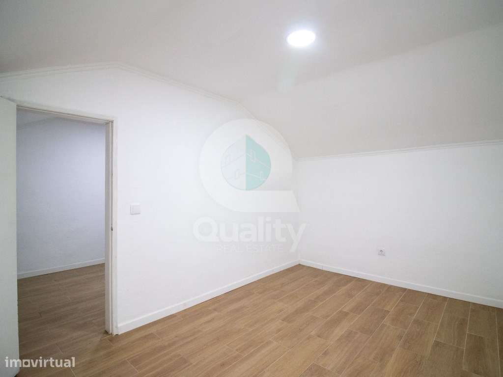 T1+1 Remodelado com Varanda e aproveitamento Sótão - Baixa da Banheira-20