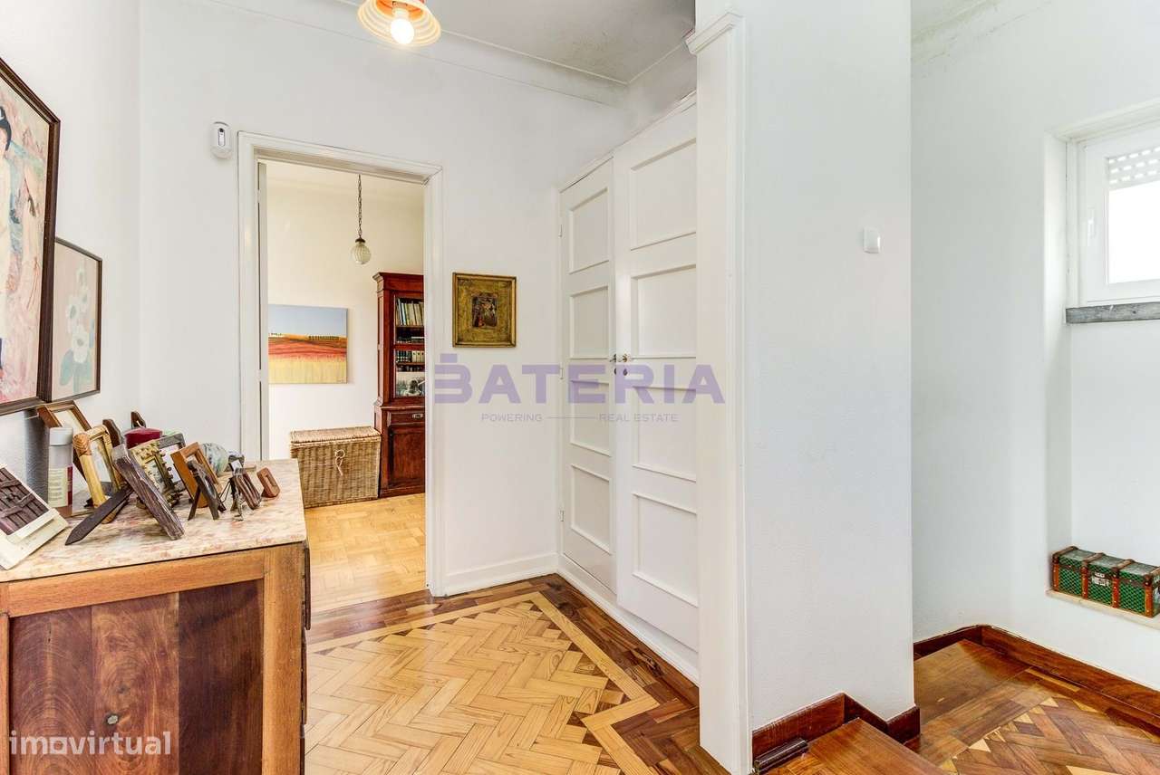 Moradia Independente T5 em Linda-a-Velha-17