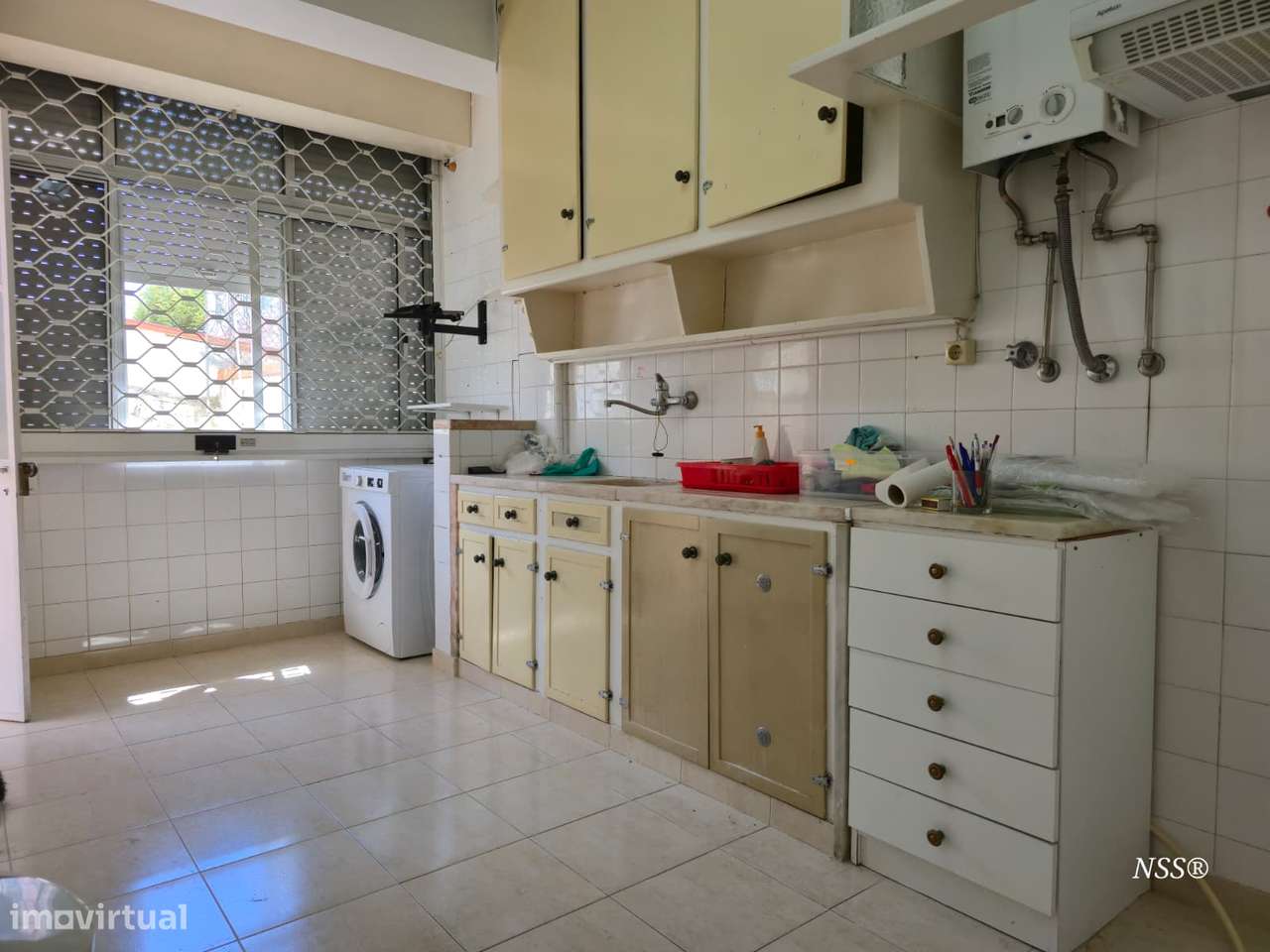 Apartamento T2 com quintal e anexo na Amadora-9