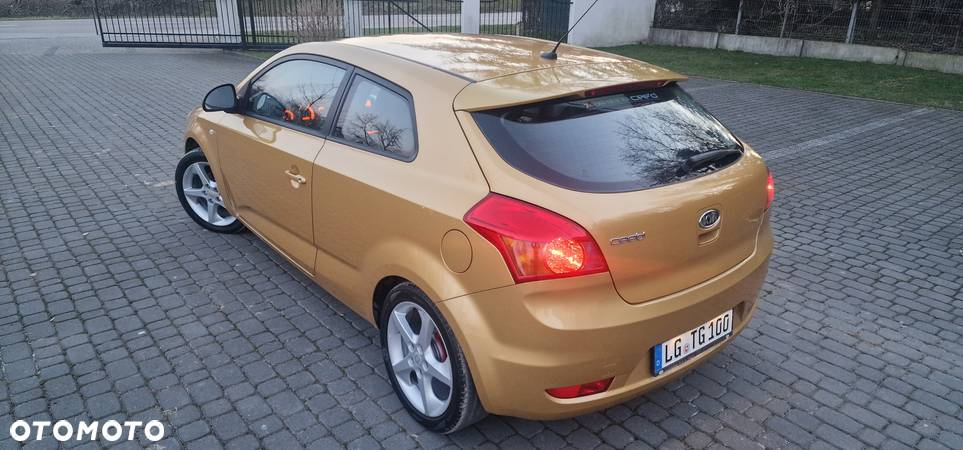 Kia Ceed - 12