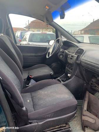 Dezmembrez Opel Zafira 2004 1.8 L - 3