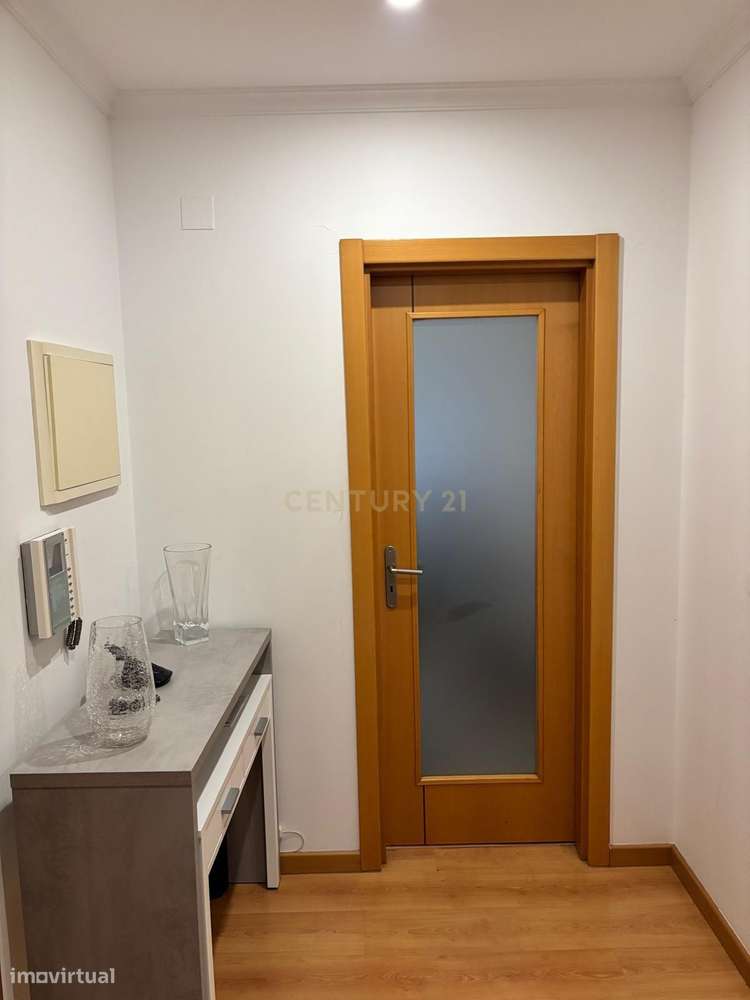 Apartamento Luxuoso com Vista Panorâmica em Montijo-4