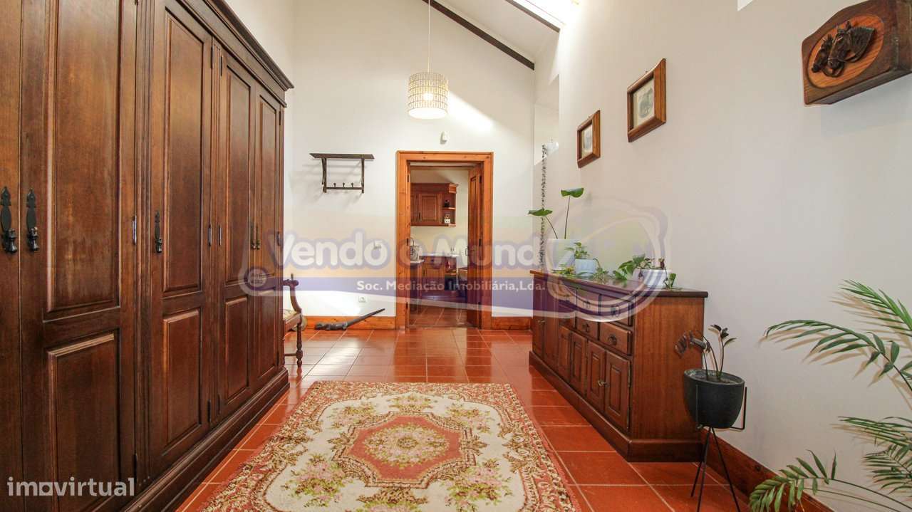 Moradia de 11 assoalhadas situada no centro de Benavente (B570) - Grande imagem: 5/51