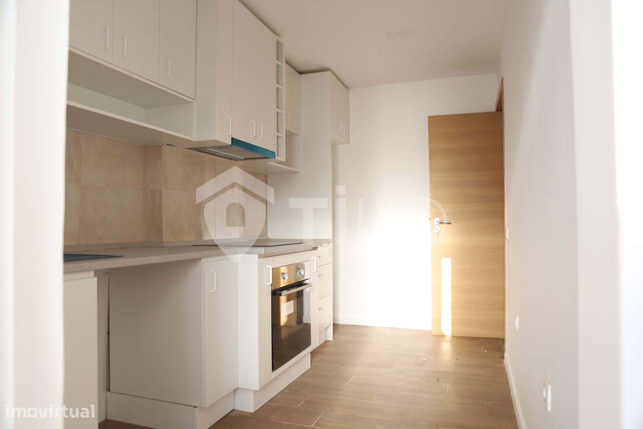 Apartamento T3 em Renovação com Excelentes Áreas em Setúbal-4