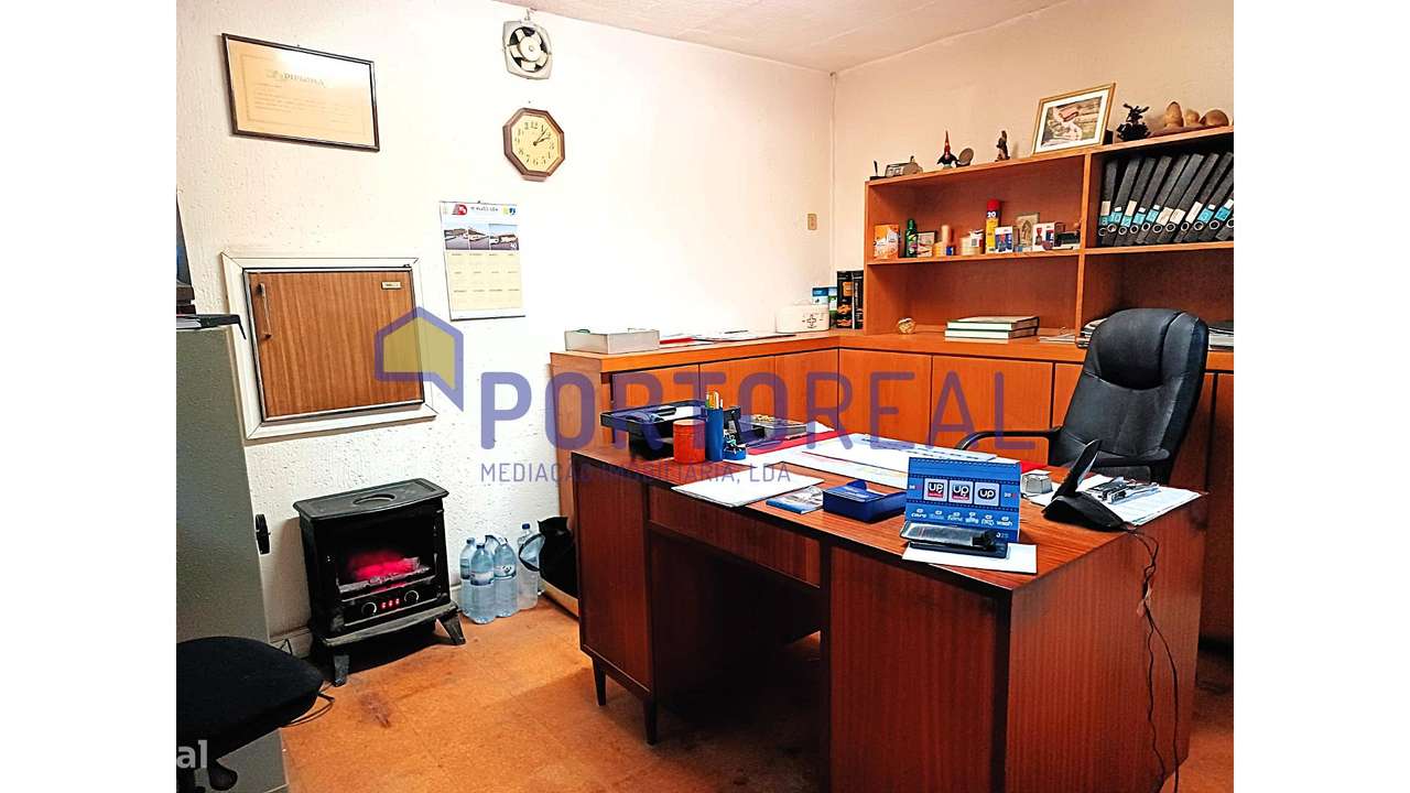 Armazém 2 entradas na Rua Zambeze- Porto-22