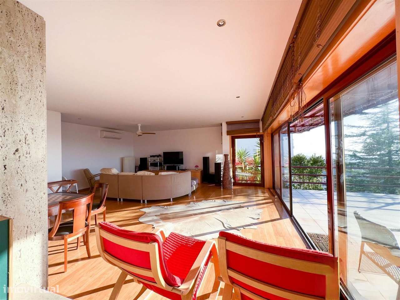 Lindíssima Moradia T6 de quatro frentes-7