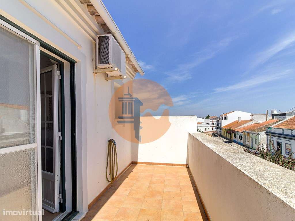 Moradia T3+2 com Jardim, Garagem e Vista Castelo no Centro de Castr...-29