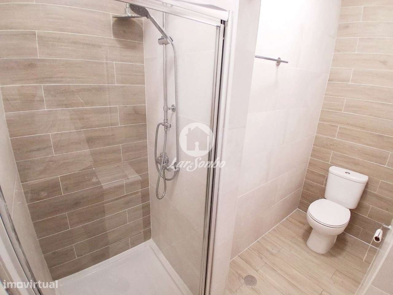 Andar moradia T3 totalmente renovado, com três frentes e excelente ...-21